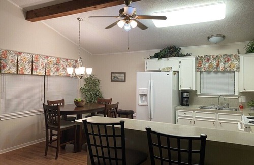 Galveston House | Cozy getaway blocks from the beach and the bay. Perfect for families and couples