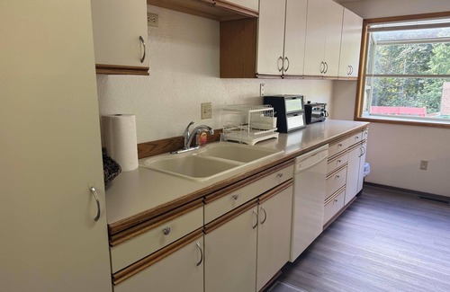 Woodinville House | Cozy Getaway Minutes to Wineries & Trails