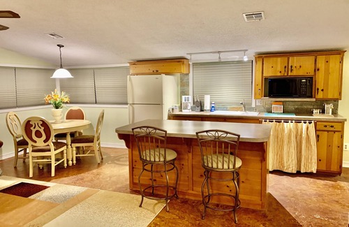 Vinita Cabin | Cozy Grand Lake Cabin on the Water w/Dock Access, Sleeps 4(end of cove privacy)