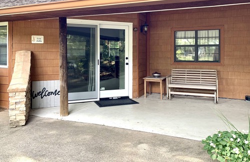 Vinita Cabin | Cozy Grand Lake Cabin on the Water w/Dock Access, Sleeps 4(end of cove privacy)