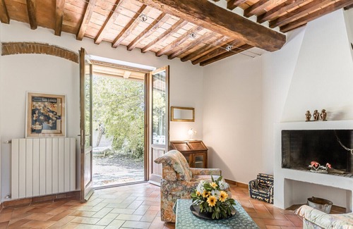 Cascina Apartment | Cozy Green Country House with Garden & Parking