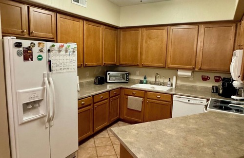 Foothills Condo | Cozy Ground Floor 2-bed Condo in Ahwatukee Foothills. Steps from Pool & Hot Tub