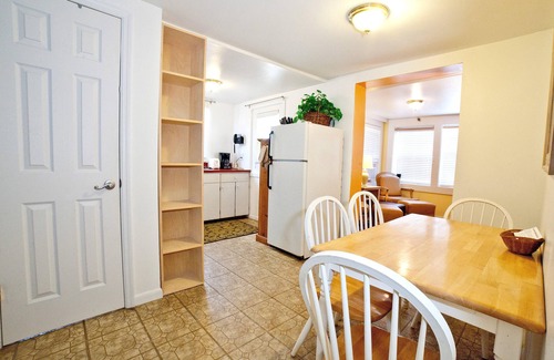Savannah Beach Cottage | Cozy Ground-Floor Suite w/Full Kitchen & Free WiFi - Near Dining & Shops