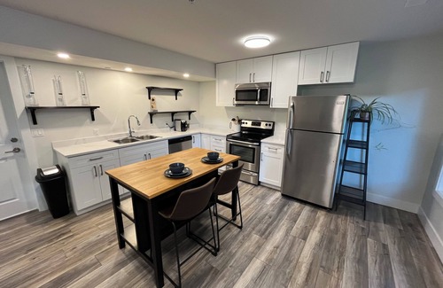 Maple Ridge House | Cozy Guest suite in the heart of Maple Ridge (Pet Friendly!)