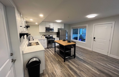 Maple Ridge House | Cozy Guest suite in the heart of Maple Ridge (Pet Friendly!)