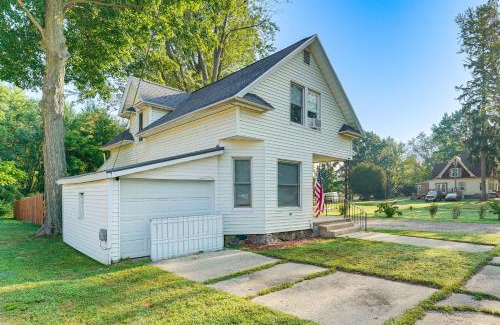 Hart House | Cozy Hart Getaway with Fire Pit Less Than 1 Mi to Lake!