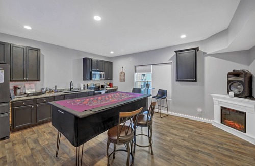 McDonough House | Cozy Haven Sleeps 3!