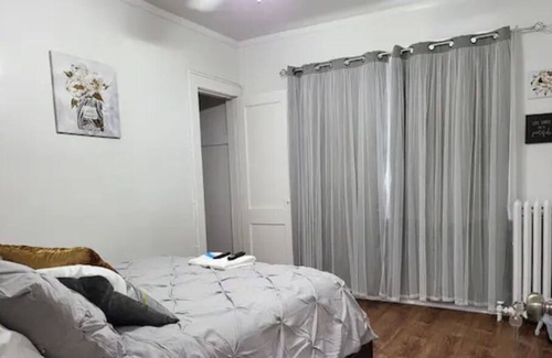 Lower Vailsburg House | "Cozy Haven Steps from Branch Brook Park 🌳"