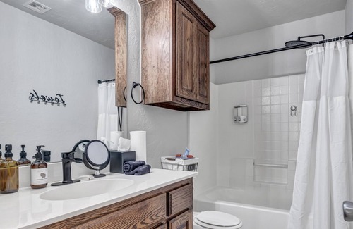 South Oklahoma City House | Cozy Heir Bee & Be