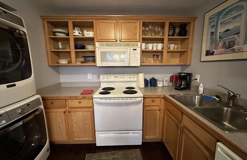 Corbett - Terwilliger - Lair Hill Apartment | Cozy, hideaway retreat in the trees