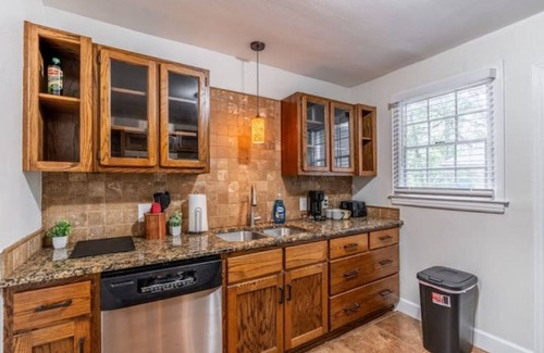 Hillcrest House | Cozy Hillcrest Home