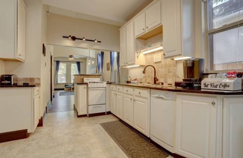 Cole House | Cozy Historic Bungalow Near DT & RiNo- New listing