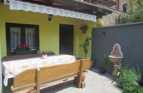 Kubed Apartment | Cozy Holiday Apartment in the Countryside 15 Minutes From the sea in Koper
