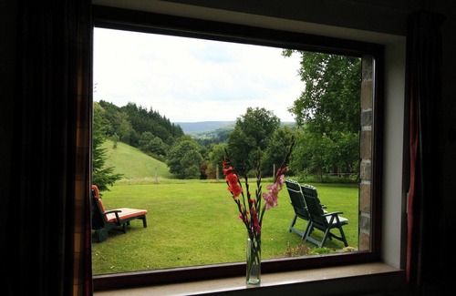 Nassogne House | Cozy Holiday Home in Lesterny near Lake