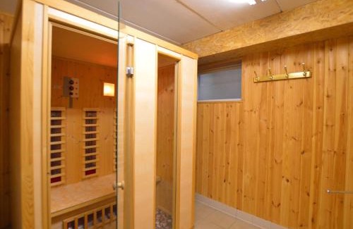 Robertville House | Cozy Holiday Home in Robertville with Sauna