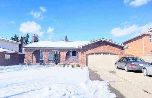 Thorold House | Cozy Home Close to Attractions in Niagara Falls