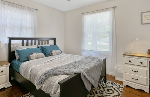 Fayetteville Cottage | Cozy Home for Travelers