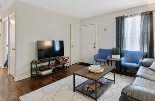 Fayetteville Cottage | Cozy Home for Travelers