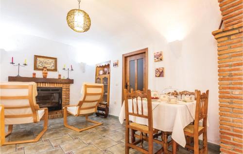 Cuevas del Campo House | Cozy Home In Cuevas Del Campo With Wifi