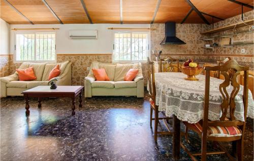 Dona Mencia House | Cozy Home In Doña Mencía With Wifi