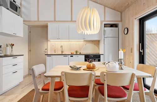 Øer Strand House | Cozy home in Ebeltoft with kitchen