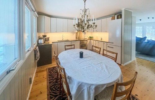 Fjallbacka House | Cozy home in Fjällbacka with kitchen