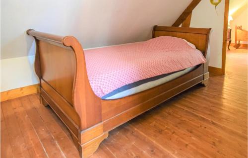Saint-Germain-du-Pert House | Cozy Home In St Germain Du Pert