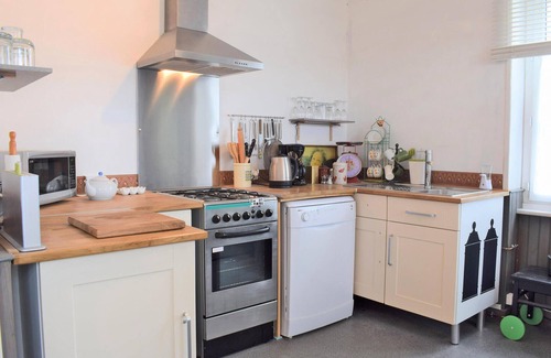 Gavray House | Cozy home in Gavray with kitchen
