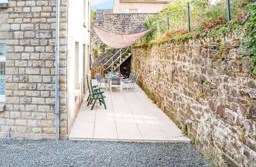 Gavray House | Cozy home in Gavray with kitchen