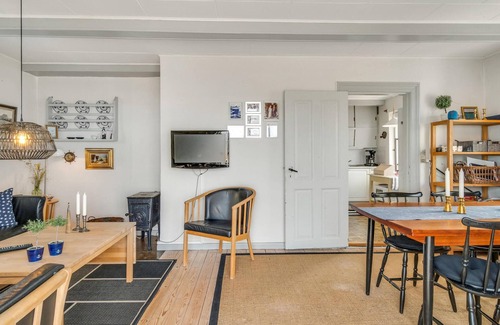 Bønnerup Strand House | Cozy home in Glesborg with WiFi