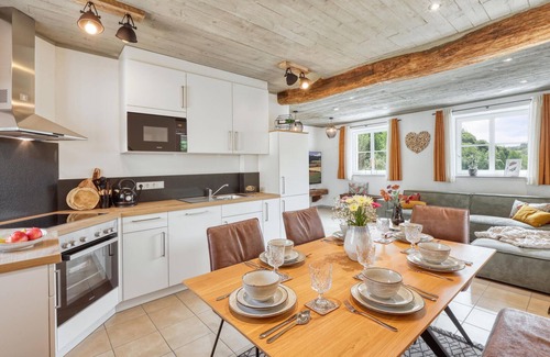 Irrhausen House | Cozy home in Irrhausen with sauna