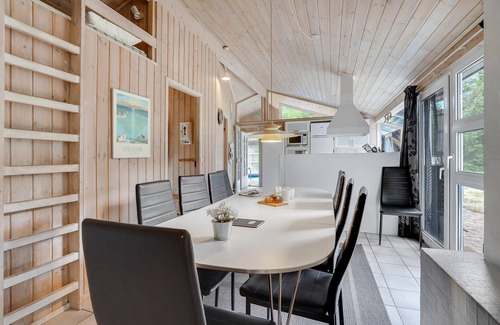 Bratten Strand House | Cozy home in Jerup with kitchen