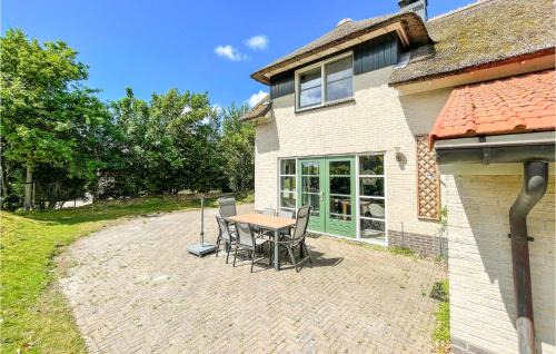 Makkum House | Cozy Home In Makkum With Kitchen
