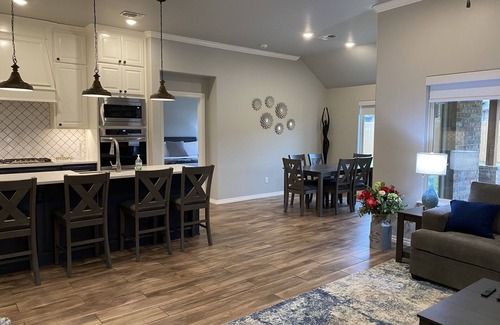 Yukon House | Cozy Home in NW OKC with 3 King Beds! 16 miles from Downtown and Pet Friendly!