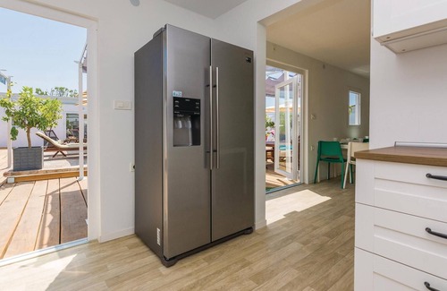 Petrcane House | Cozy home in Petrcane with WiFi