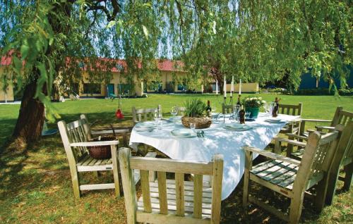 Pinnow House | Cozy Home In Pinnow With Kitchenette