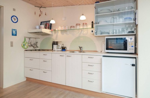 Vejers House | Cozy home in Vejers Strand with kitchen
