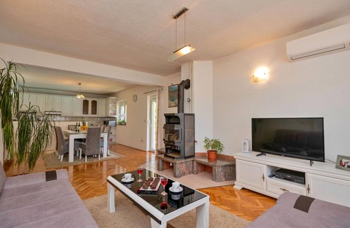 Imotski House | Cozy home in Vinjani Donji