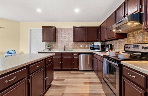 Parkwood House | Cozy Home Near Six Flags/Medical/Seaworld