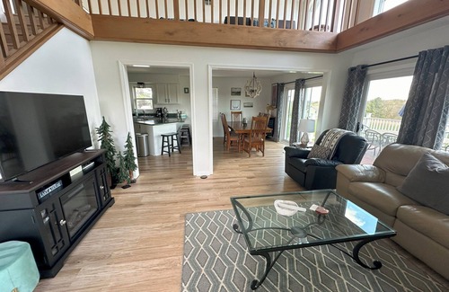 Apple River House | Cozy home with beautiful LAKE VIEW!