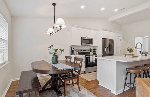 Southside House | Cozy home with large fenced in yard just minutes to Mayo, UNF, and beaches.