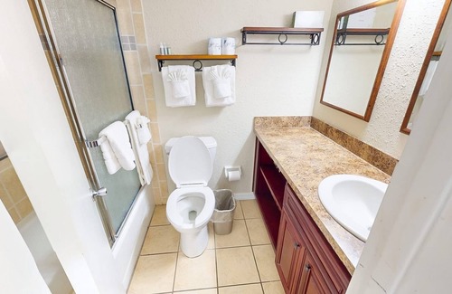 Cocoa Beach Hotel | Cozy hotel in lovely Cocoa Beach with fitness room, beautiful ocean front patio