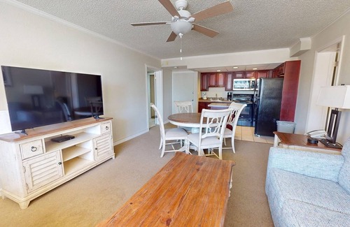 Cocoa Beach Hotel | Cozy hotel in lovely Cocoa Beach with fitness room, beautiful ocean front patio