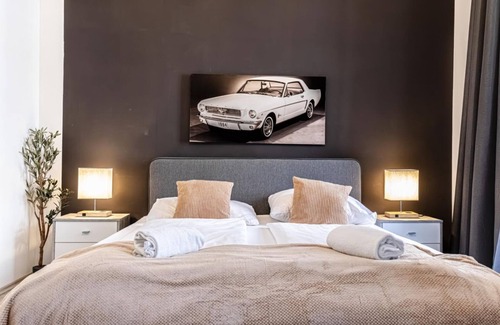 Mariahilf Hotel | Cozy Hotel Room with View | Mariahilferstr