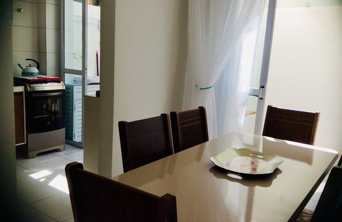 Parque Enseada House | COZY HOUSE, AIR CONDITIONING, BARBECUE, QUIET STREET, 15min walk from the beach