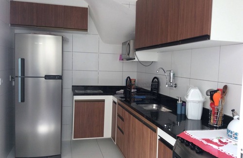 Parque Enseada House | COZY HOUSE, AIR CONDITIONING, BARBECUE, QUIET STREET, 15min walk from the beach