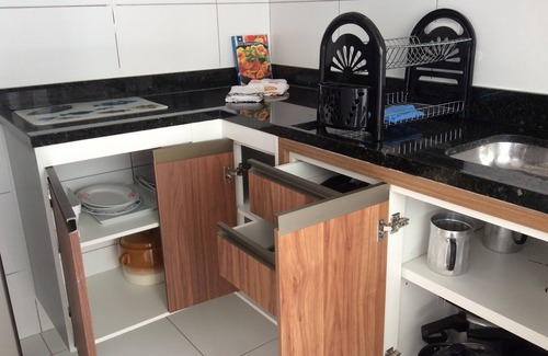Parque Enseada House | COZY HOUSE, AIR CONDITIONING, BARBECUE, QUIET STREET, 15min walk from the beach