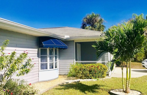 Pebble Beach House | cozy house clean with a beautiful view on the canal