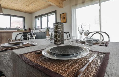 Arc-et-Senans House | Cozy House Close to Les Salines Royales with Parking and WiFi