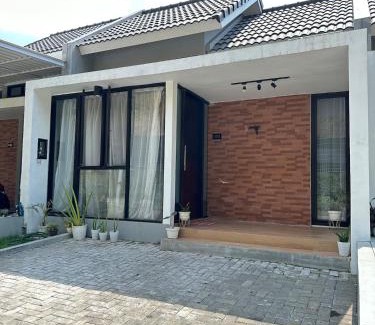 Tembalang House | Cozy house